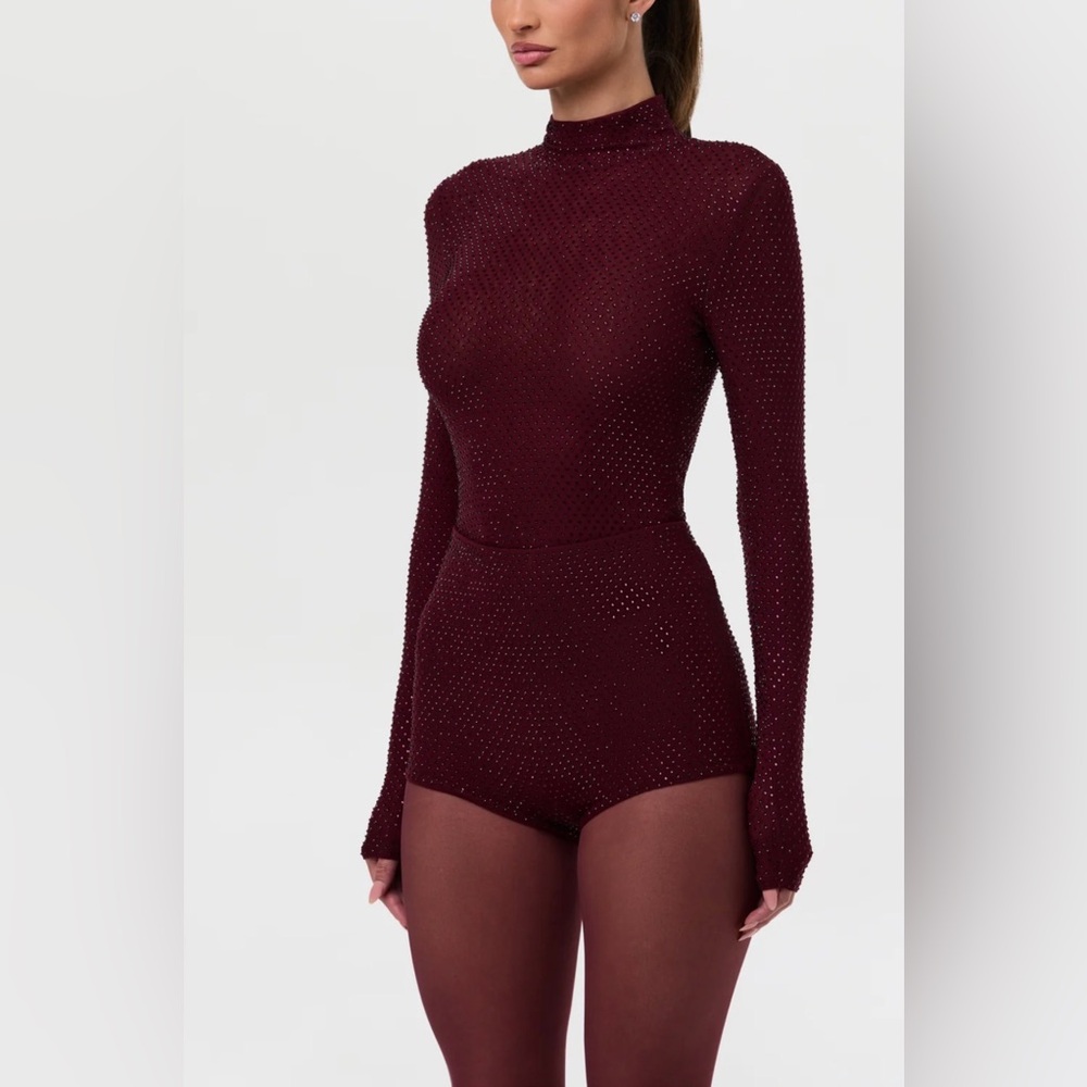 Naked Wardrobe CRYSTAL HIGH WAISTED HOT PANTS & TOP